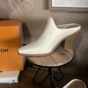 NWOT Very comfortable slip on boots